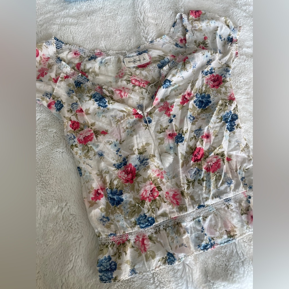 Abercrombie floral top size small